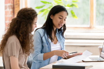 Student chatting with advisor.