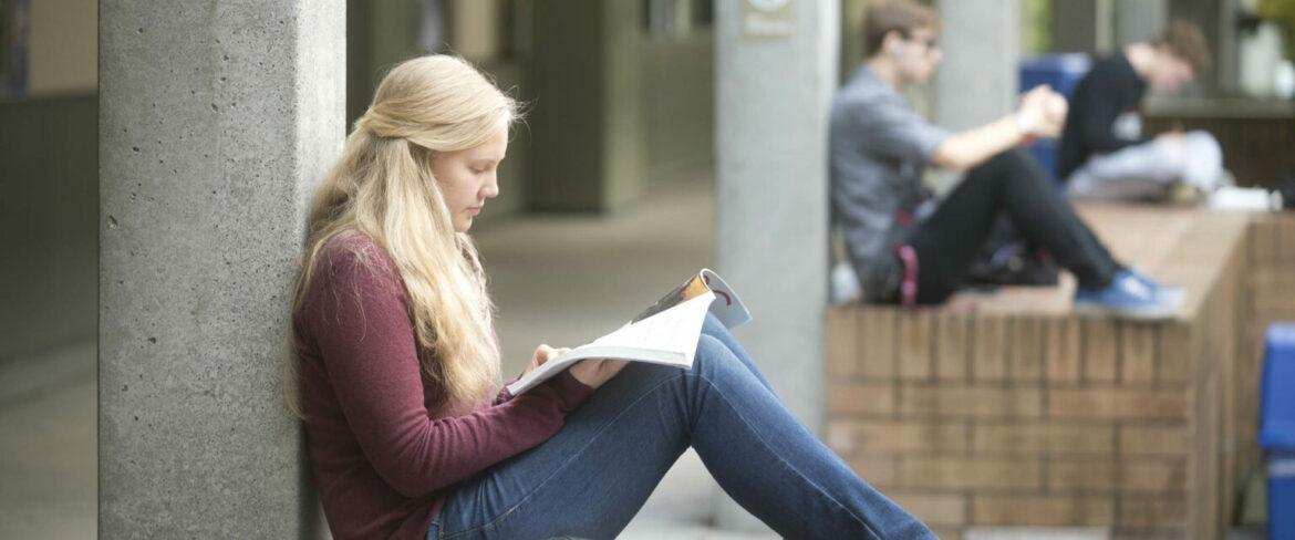 Girl studying at Bellevue College