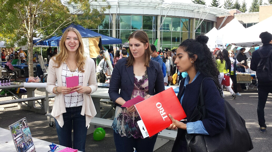 3 students outside the student union building