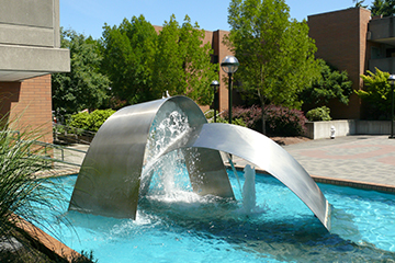 The Bellevue College fountain.