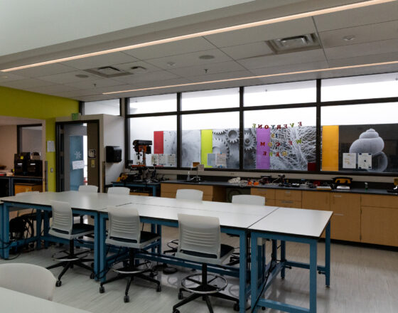 The makerspace which shows tables, 3D printer, and tools to create