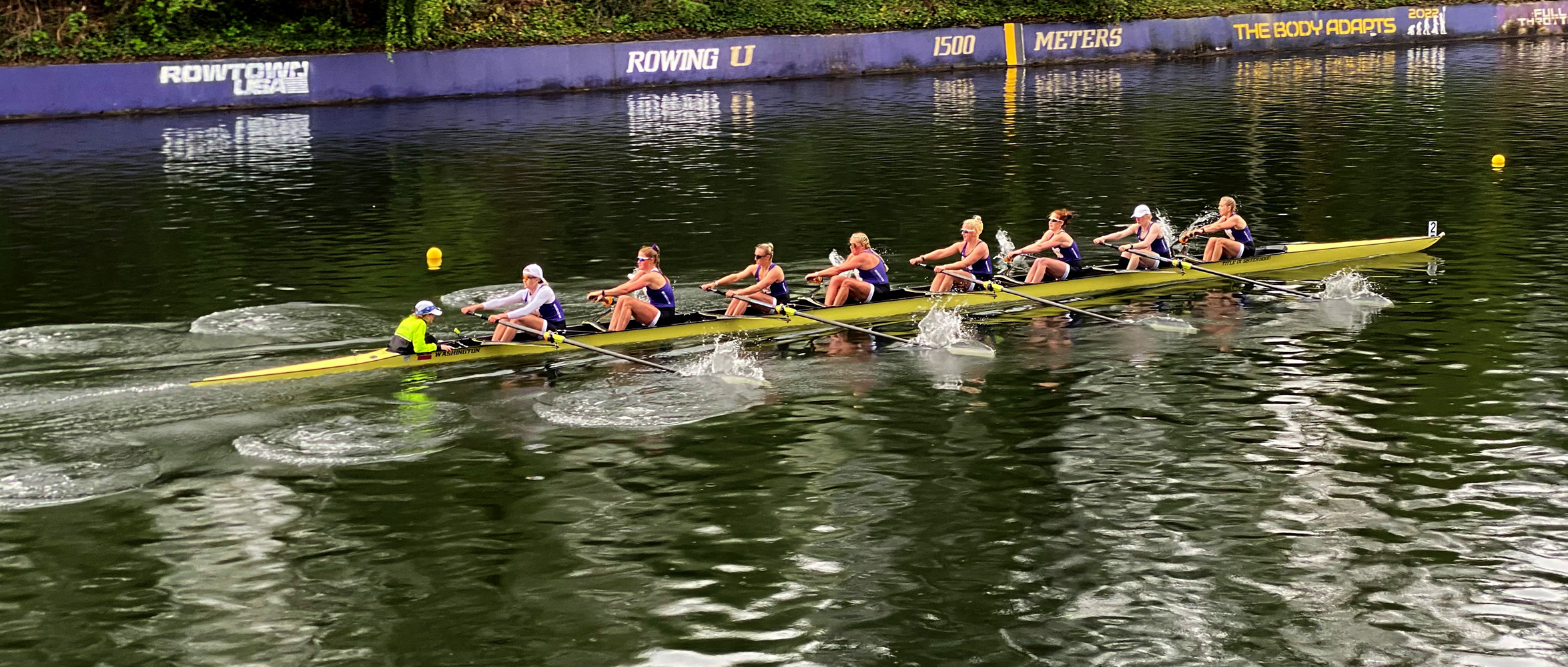 UW Womens 8 Crew