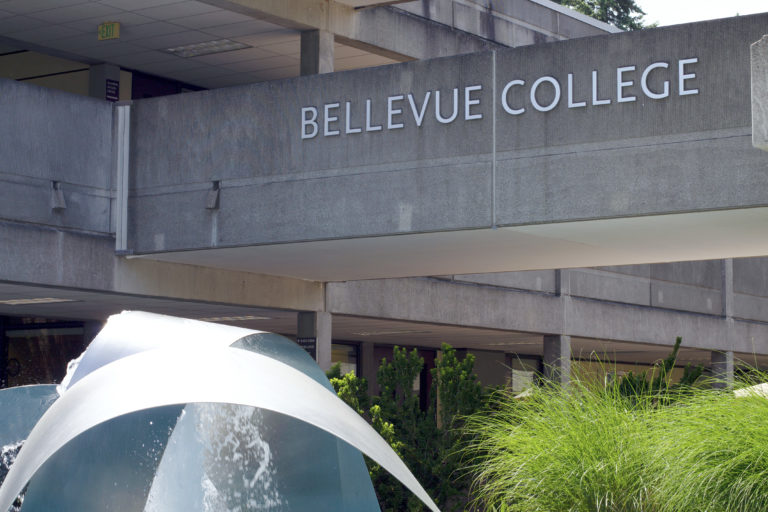 The Bellevue College sign above the fountain on campus.