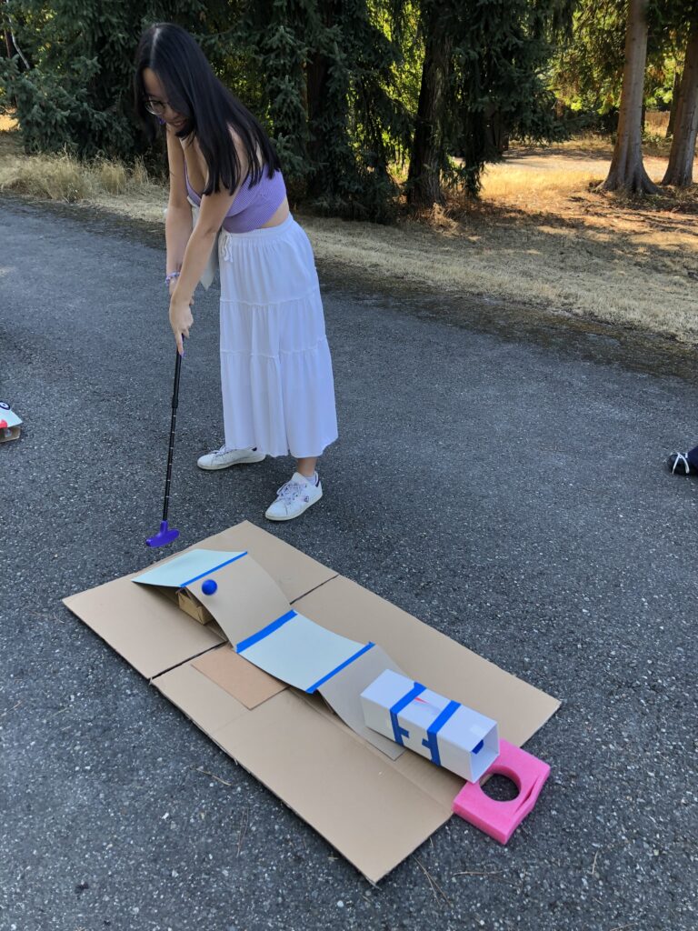 PAW Putt Golf station