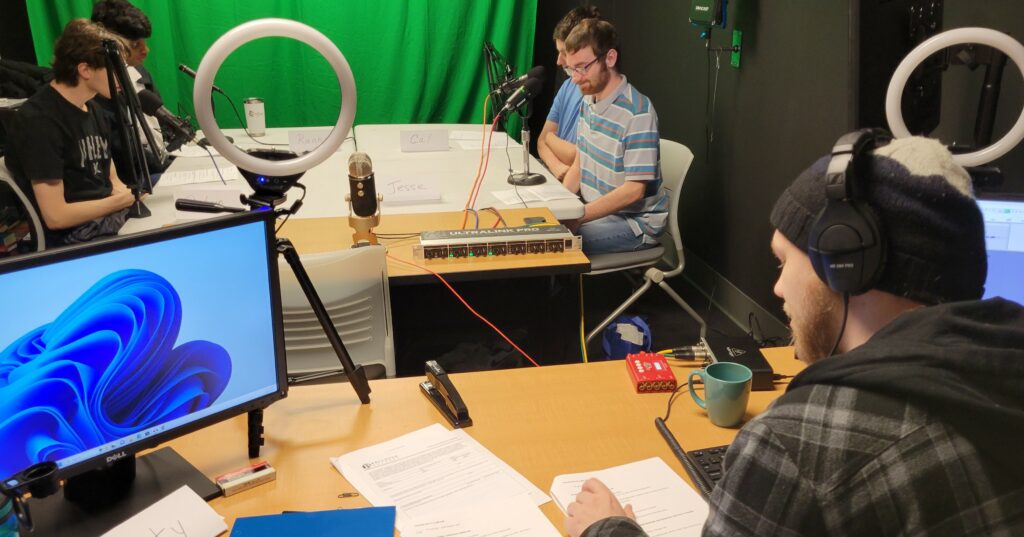 OLS students create podcasts in the Bellevue College XR Lab.