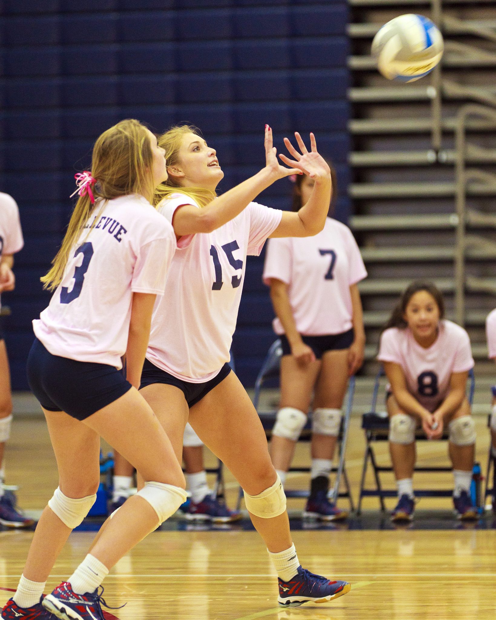 A Bellevue College volleyball player sets up the ball for teammates