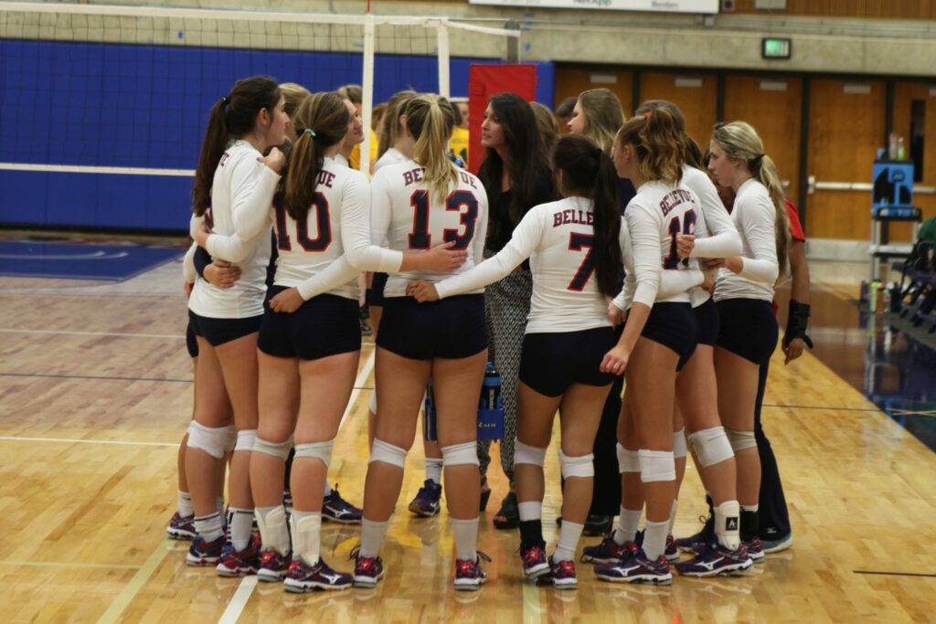 Bellevue College players huddle around coach Jocelyn Lawrence