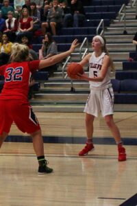 Erin Hamilton facing a defender.