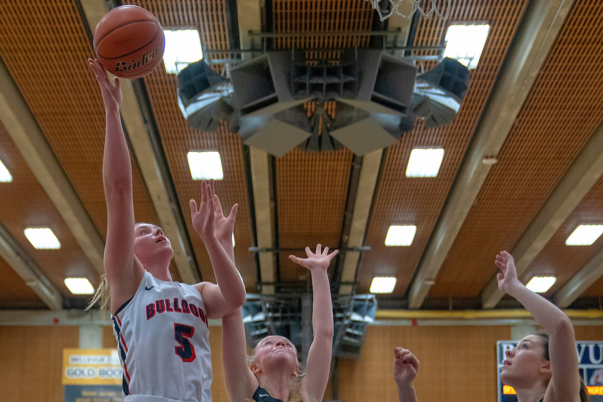 Natalie Amos had 32 points in the win over Everett