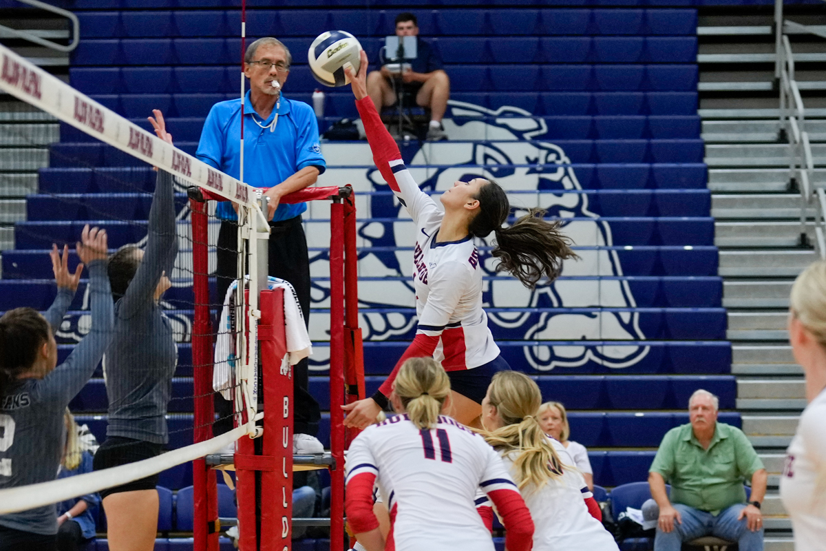 volleyball-gets-revenge-with-five-set-thriller-at-edmonds-athletics