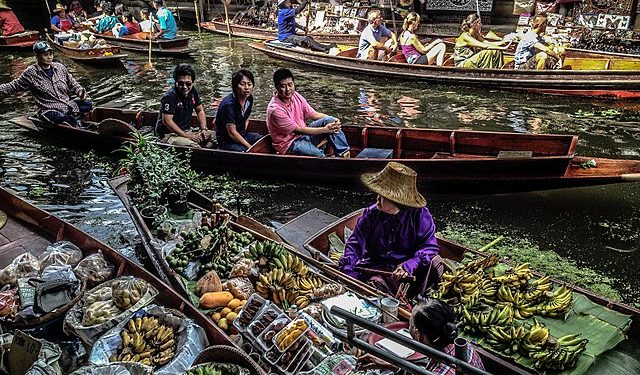 Damnoen Saduak Floating Market