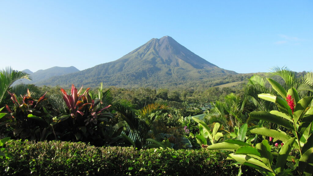 Photo of a volcano in Costa Rica